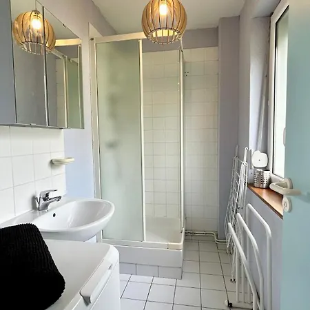 Pommeraie Et Eglantines