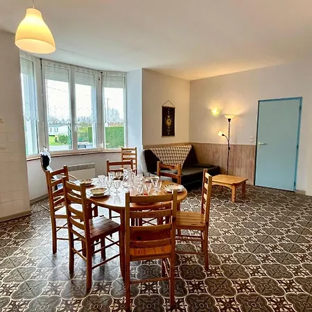 Pommeraie Et Eglantines