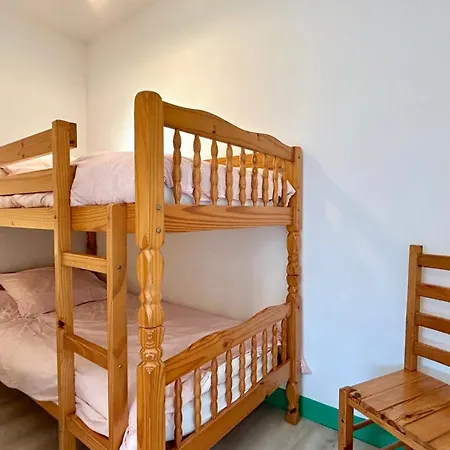 Pommeraie Et Eglantines