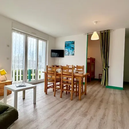 Pommeraie Et Eglantines