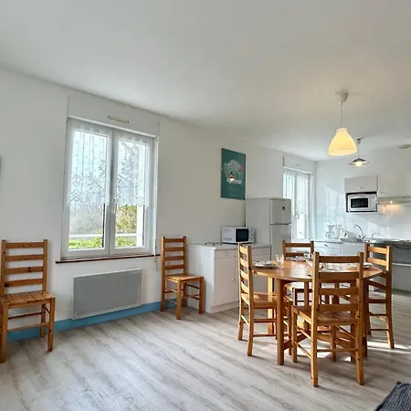 Pommeraie Et Eglantines