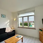 Pommeraie Et Eglantines